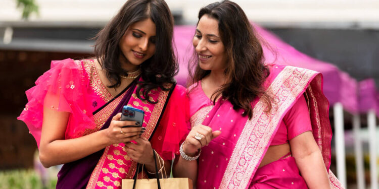 Indian Women Clothing: A Perfect Blend of Tradition and Modern Style